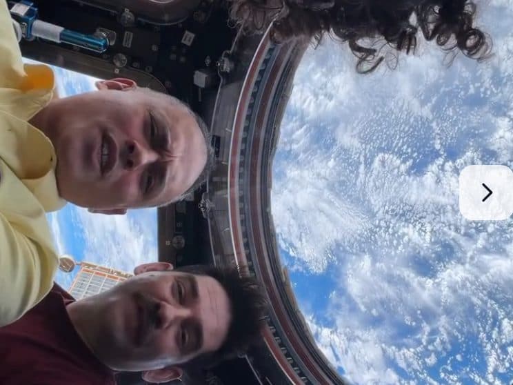 Hasil story viewer untuk @nasa: story 24 jam terakhir dengan umurnya